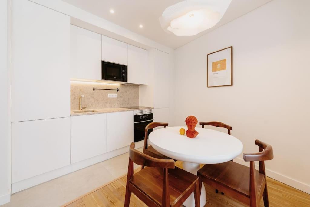 Lisbon Orange House - Beautiful Two-Bedroom Apartment 1D Bagian luar foto