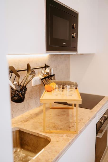 Lisbon Orange House - Beautiful Two-Bedroom Apartment 1D Bagian luar foto